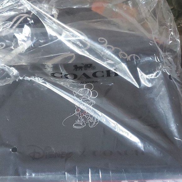 Host pick firm Coach and Disney collaboration wristlet red new boxed free gift - Picture 11 of 11
